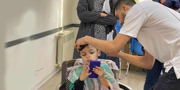 کوتاه کردن موی کودک با اختلال اوتیسم