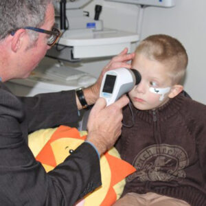 دستگاه ردیابی چشم برای کودکان اوتیسم