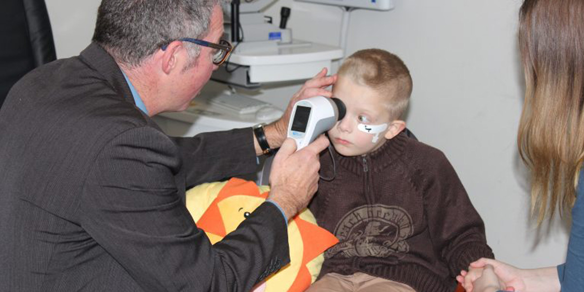 دستگاه ردیابی چشم برای تشخیص اوتیسم