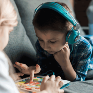 شناخت علائم اتیسم در سنین مختلف| دوست اتیسم