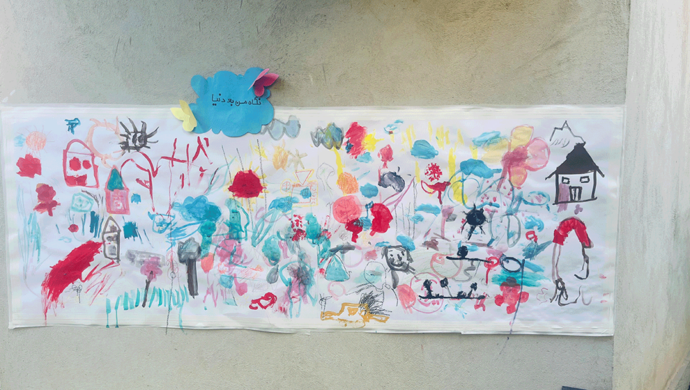 نقاشی روی دیوار حیاط دوست اتیسم گرگان