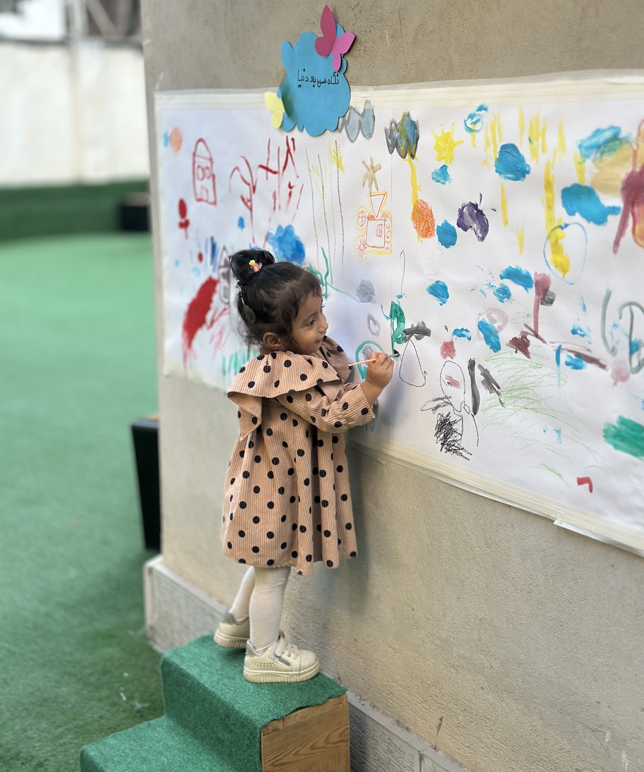 نقاشی روی دیوار حیاط دوست اتیسم گرگان